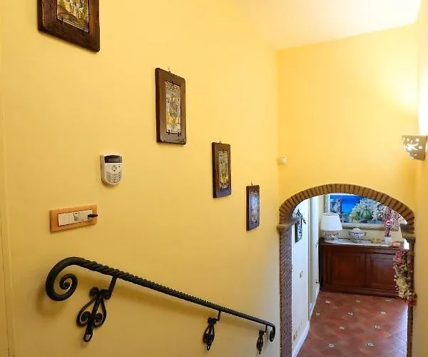 Ilary House - De Vivo Realty