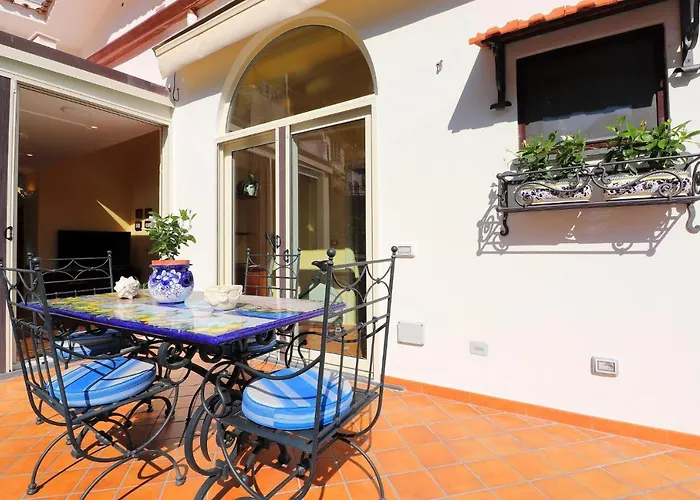 Ilary House - De Vivo Realty