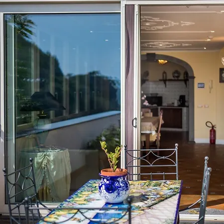 Ilary House - De Vivo Realty Holiday home *