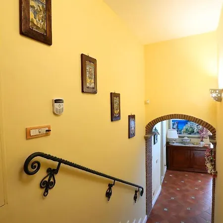 Ilary House - De Vivo Realty