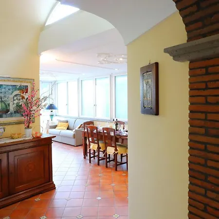 De Vivo Realty - Ilary House