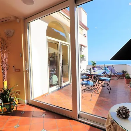 Prázdninový dům Ilary House - De Vivo Realty