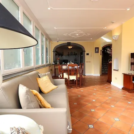 Holiday home Ilary House - De Vivo Realty