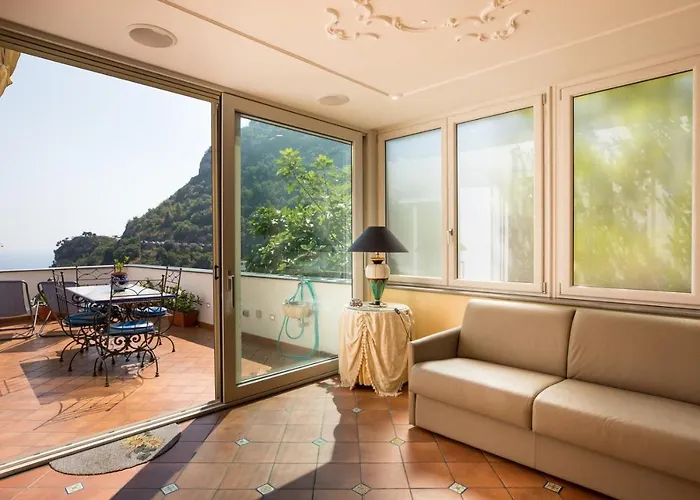 Semesterbostad Ilary House - De Vivo Realty *