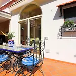 De Vivo Realty - Ilary House