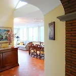 De Vivo Realty - Ilary House