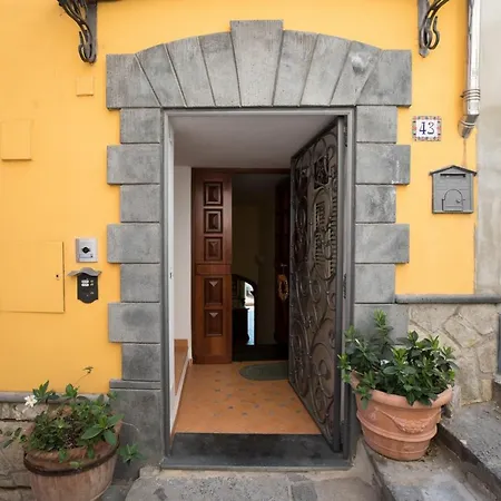 Ilary House - De Vivo Realty