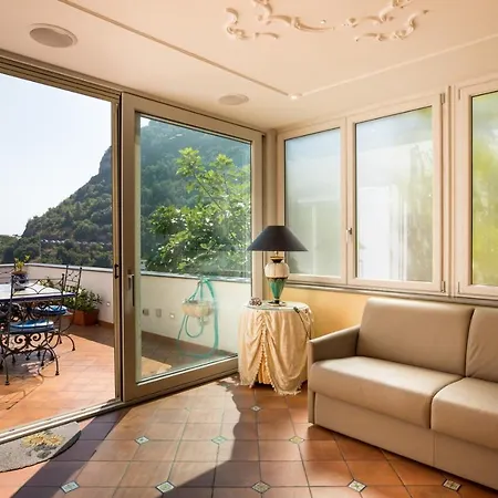 בית נופש De Vivo Realty - Ilary House *
