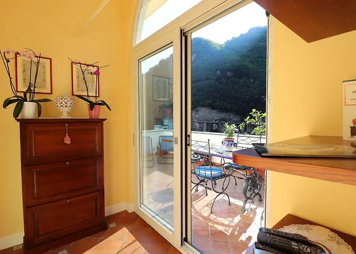 Ilary House - De Vivo Realty *